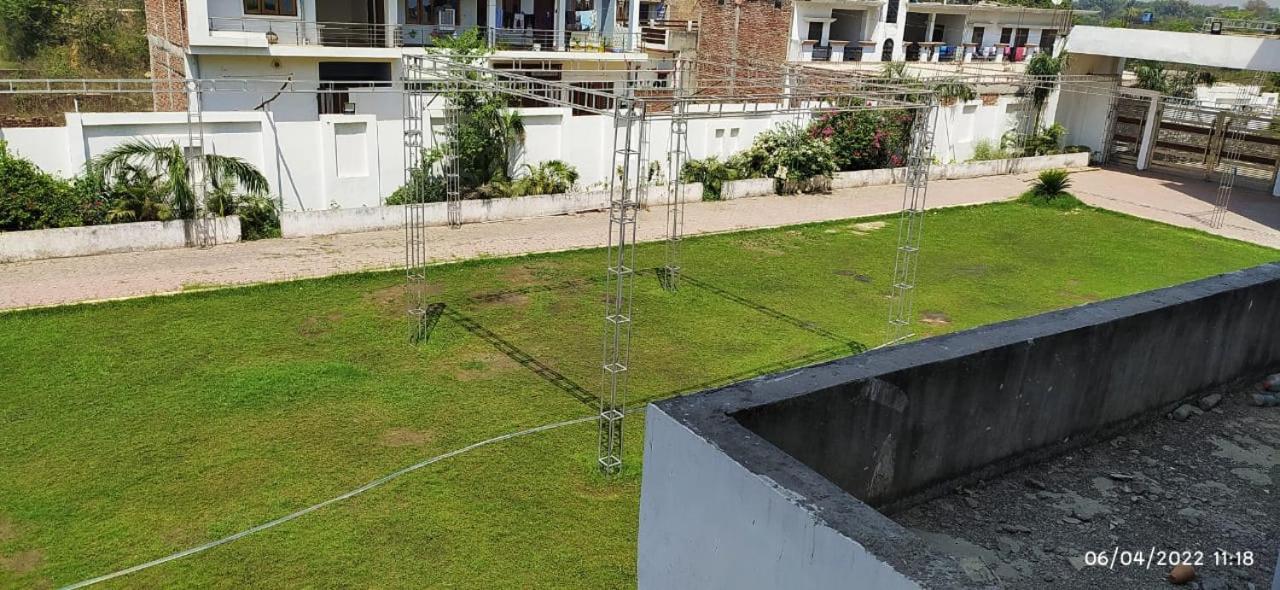 Bhagwan Hotel Gonda Exterior photo